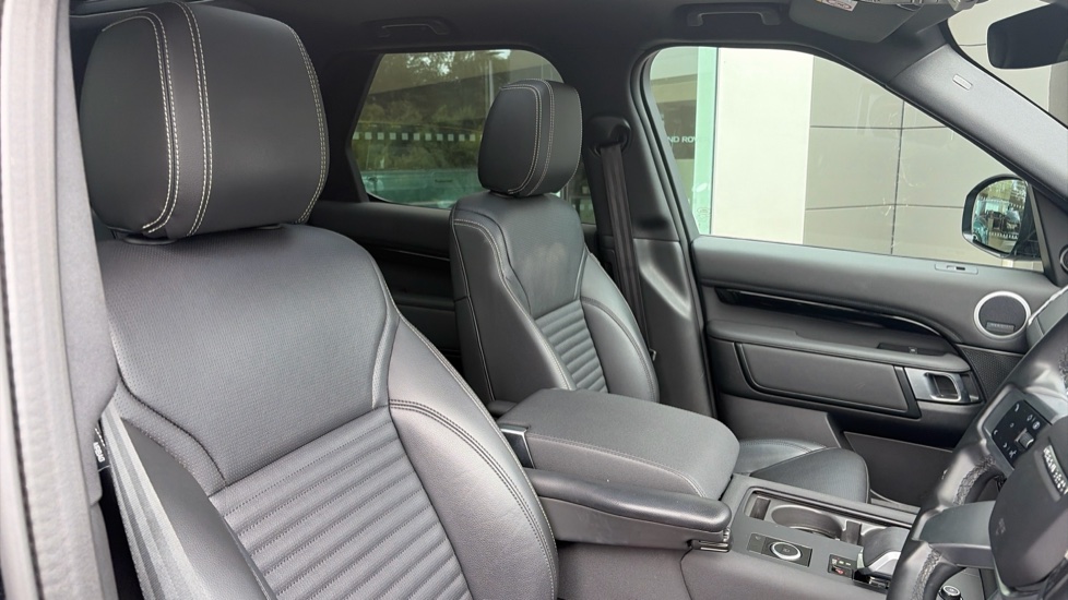 Land Rover Discovery 3.0 D350 S 5dr Auto Diesel Station Wagon - Image 30