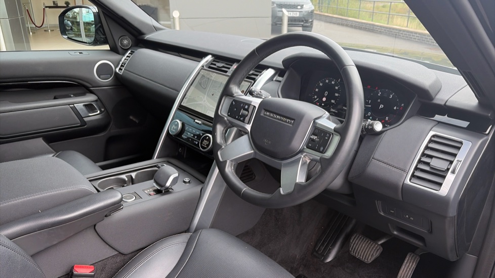 Land Rover Discovery 3.0 D350 S 5dr Auto Diesel Station Wagon - Image 31