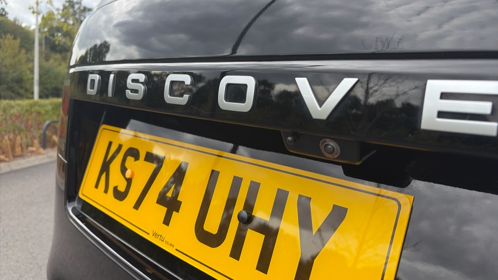 Land Rover Discovery 3.0 D350 S 5dr Auto Diesel Station Wagon - Image 44