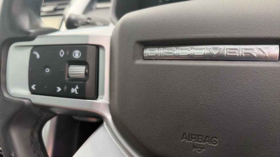 Land Rover Discovery 3.0 D350 S 5dr Auto Diesel Station Wagon - Image 58