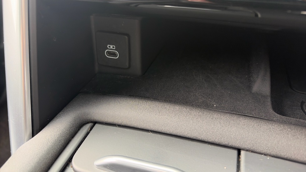 Land Rover Discovery 3.0 D350 S 5dr Auto Diesel Station Wagon - Image 60