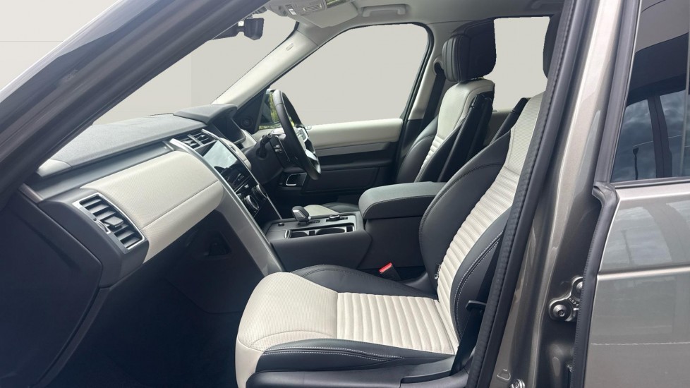 Land Rover Discovery 3.0 D350 Dynamic HSE 5dr Auto Diesel Station Wagon - Image 3