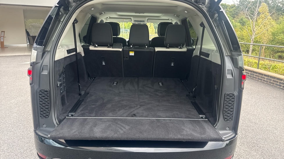 Land Rover Discovery 3.0 D350 Dynamic HSE 5dr Auto Diesel Station Wagon - Image 10