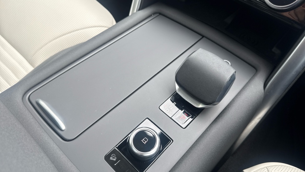 Land Rover Discovery 3.0 D350 Dynamic HSE 5dr Auto Diesel Station Wagon - Image 13