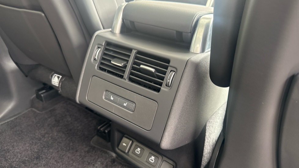 Land Rover Discovery 3.0 D350 Dynamic HSE 5dr Auto Diesel Station Wagon - Image 18