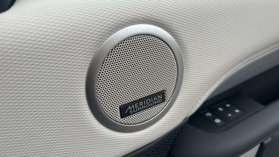 Land Rover Discovery 3.0 D350 Dynamic HSE 5dr Auto Diesel Station Wagon - Image 21