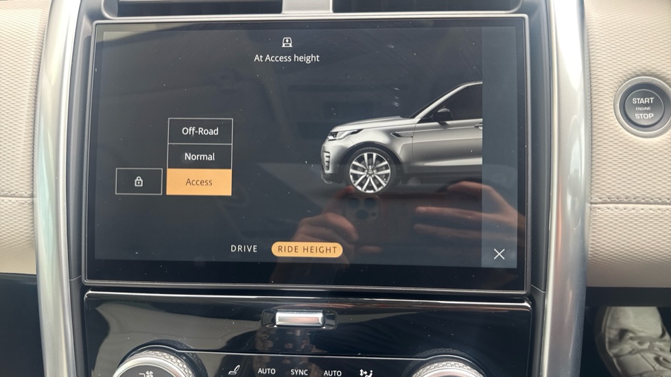 Land Rover Discovery 3.0 D350 Dynamic HSE 5dr Auto Diesel Station Wagon - Image 34