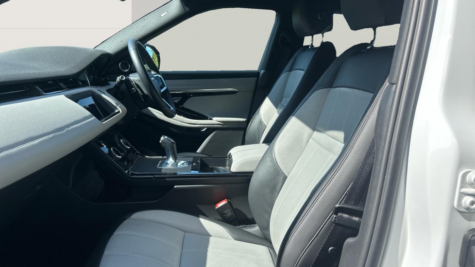 Land Rover Range Rover Evoque 1.5 P300e R-Dynamic SE 5dr Auto Hatchback - Image 3