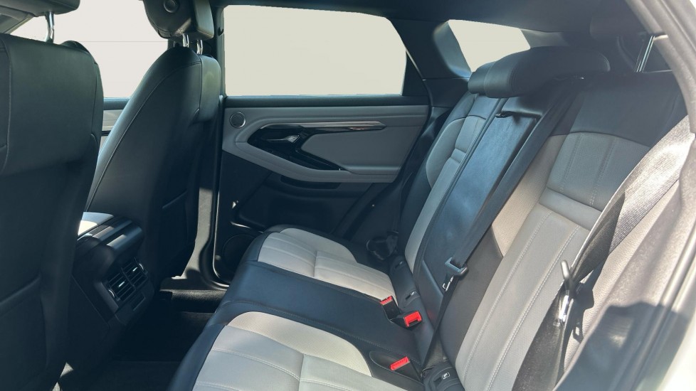 Land Rover Range Rover Evoque 1.5 P300e R-Dynamic SE 5dr Auto Hatchback - Image 4