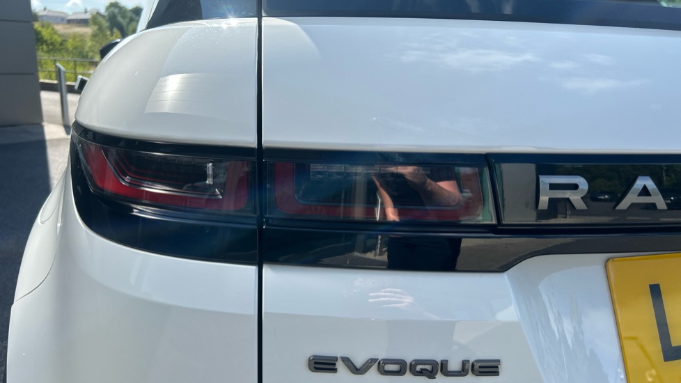 Land Rover Range Rover Evoque 1.5 P300e R-Dynamic SE 5dr Auto Hatchback - Image 19