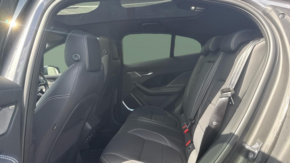 Jaguar I-Pace 294kW EV400 HSE Black 90kWh 5dr Auto 11kW Charger Electric Estate - Image 4