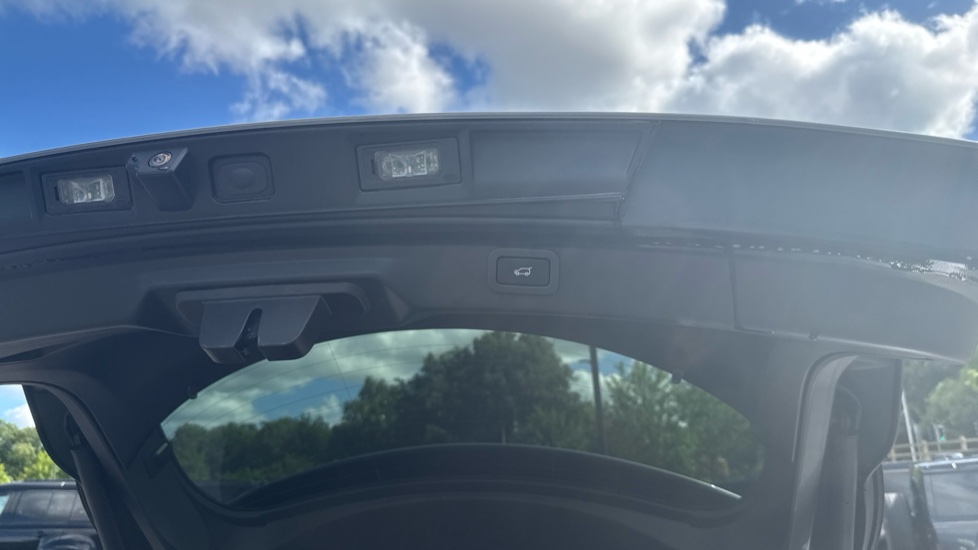 Jaguar I-Pace 294kW EV400 HSE Black 90kWh 5dr Auto 11kW Charger Electric Estate - Image 30
