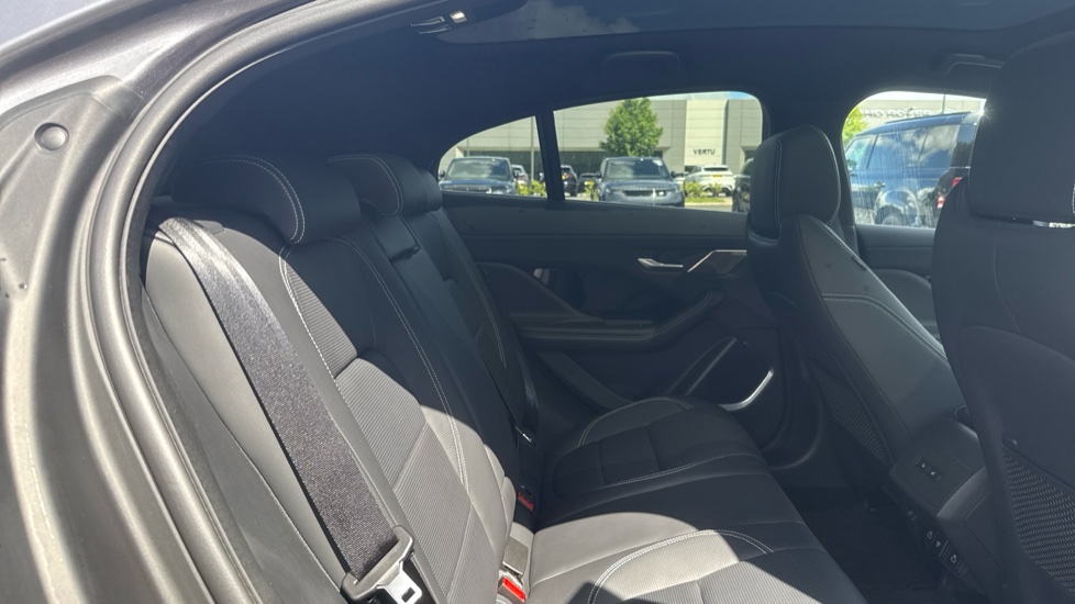 Jaguar I-Pace 294kW EV400 HSE Black 90kWh 5dr Auto 11kW Charger Electric Estate - Image 37