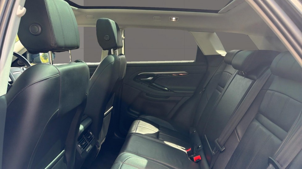 Land Rover Range Rover Evoque 2.0 P250 R-Dynamic SE 5dr Auto Petrol Hatchback - Image 4