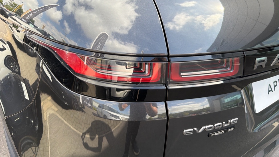 Land Rover Range Rover Evoque 2.0 P250 R-Dynamic SE 5dr Auto Petrol Hatchback - Image 19