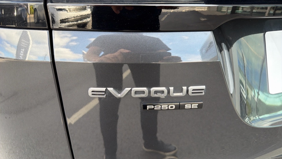 Land Rover Range Rover Evoque 2.0 P250 R-Dynamic SE 5dr Auto Petrol Hatchback - Image 21