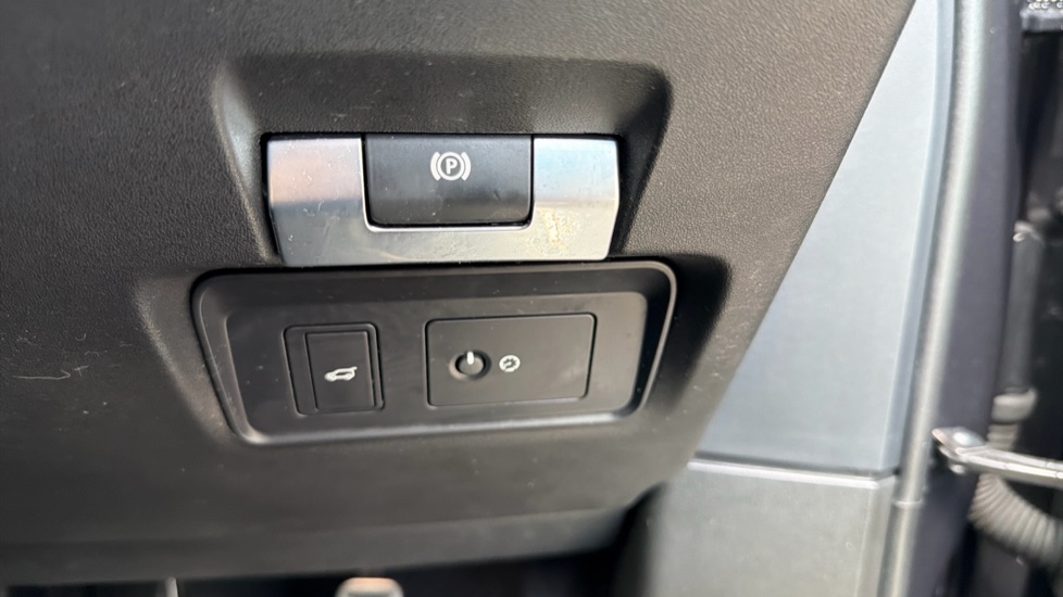 Land Rover Range Rover Evoque 2.0 P250 R-Dynamic SE 5dr Auto Petrol Hatchback - Image 33