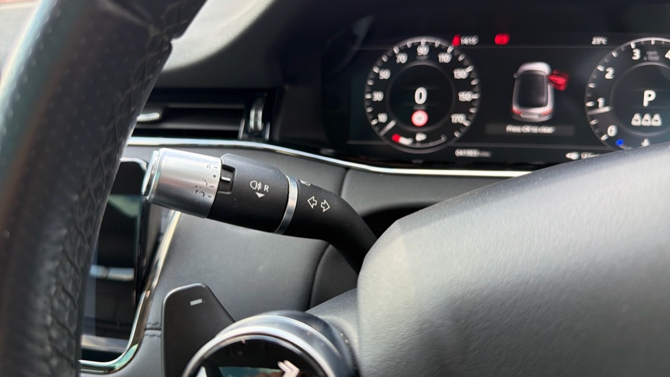 Land Rover Range Rover Evoque 2.0 P250 R-Dynamic SE 5dr Auto Petrol Hatchback - Image 34