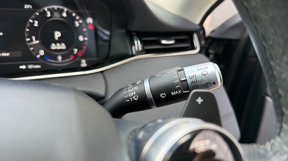 Land Rover Range Rover Evoque 2.0 P250 R-Dynamic SE 5dr Auto Petrol Hatchback - Image 35