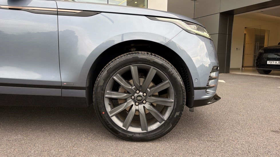 Land Rover Range Rover Velar 2.0 D180 R-Dynamic HSE 5dr Auto Diesel Estate - Image 8