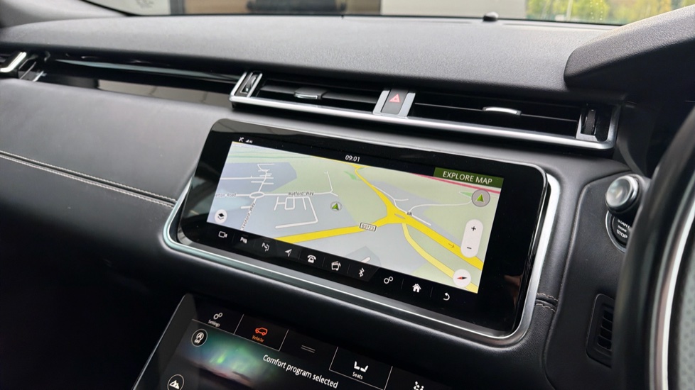 Land Rover Range Rover Velar 2.0 D180 R-Dynamic HSE 5dr Auto Diesel Estate - Image 11