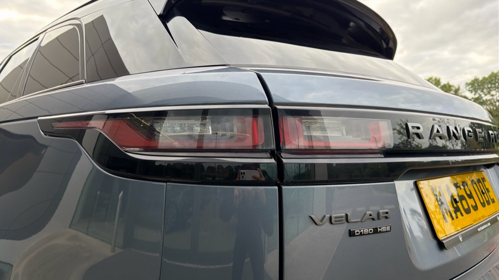 Land Rover Range Rover Velar 2.0 D180 R-Dynamic HSE 5dr Auto Diesel Estate - Image 19