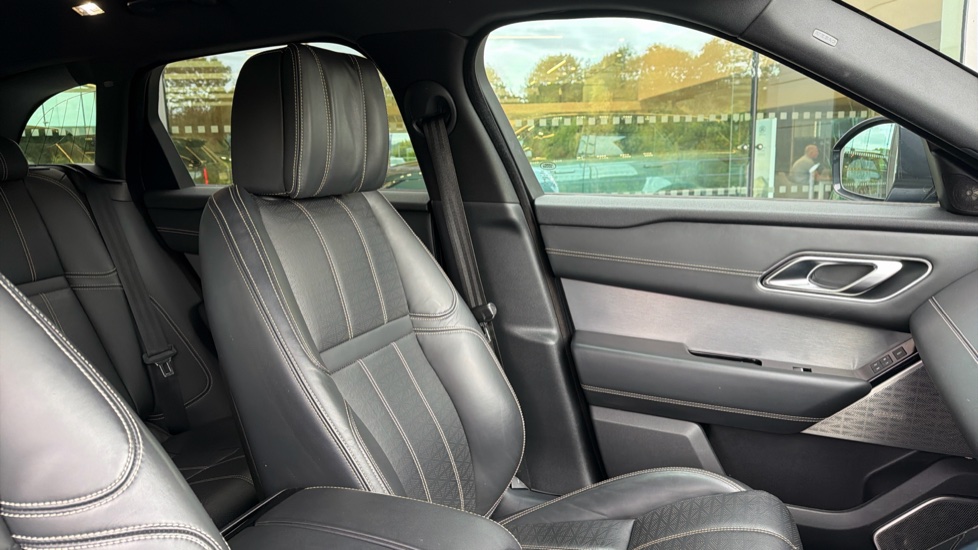 Land Rover Range Rover Velar 2.0 D180 R-Dynamic HSE 5dr Auto Diesel Estate - Image 36