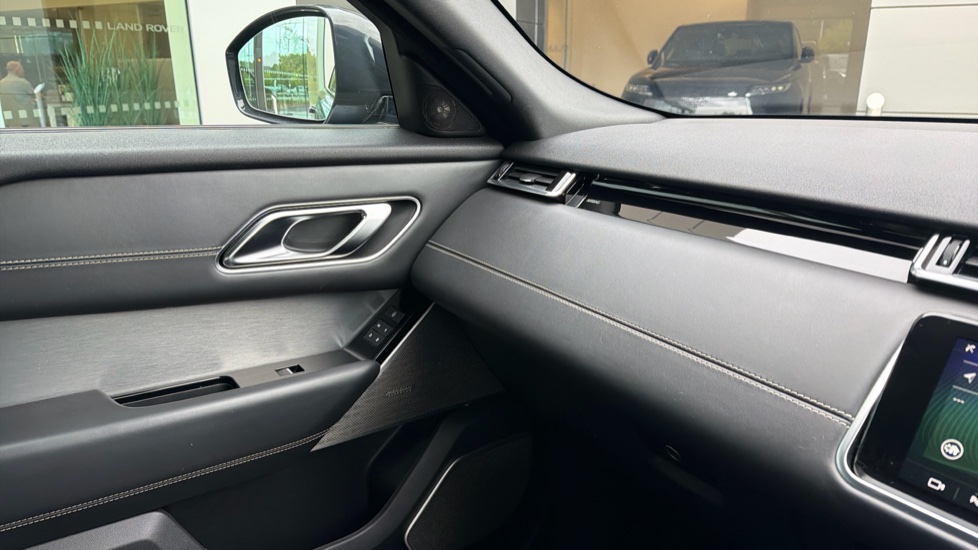 Land Rover Range Rover Velar 2.0 D180 R-Dynamic HSE 5dr Auto Diesel Estate - Image 41