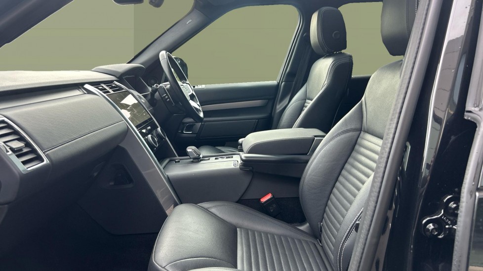 Land Rover Discovery 3.0 D250 R-Dynamic S 5dr Auto Diesel Station Wagon - Image 3