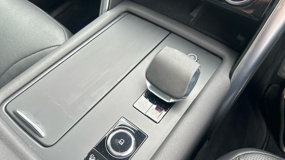Land Rover Discovery 3.0 D250 R-Dynamic S 5dr Auto Diesel Station Wagon - Image 13