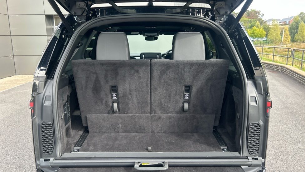 Land Rover Discovery 3.0 D250 R-Dynamic S 5dr Auto Diesel Station Wagon - Image 29