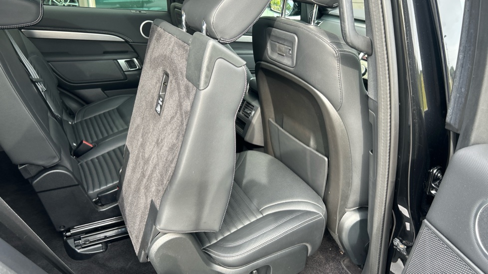 Land Rover Discovery 3.0 D250 R-Dynamic S 5dr Auto Diesel Station Wagon - Image 30