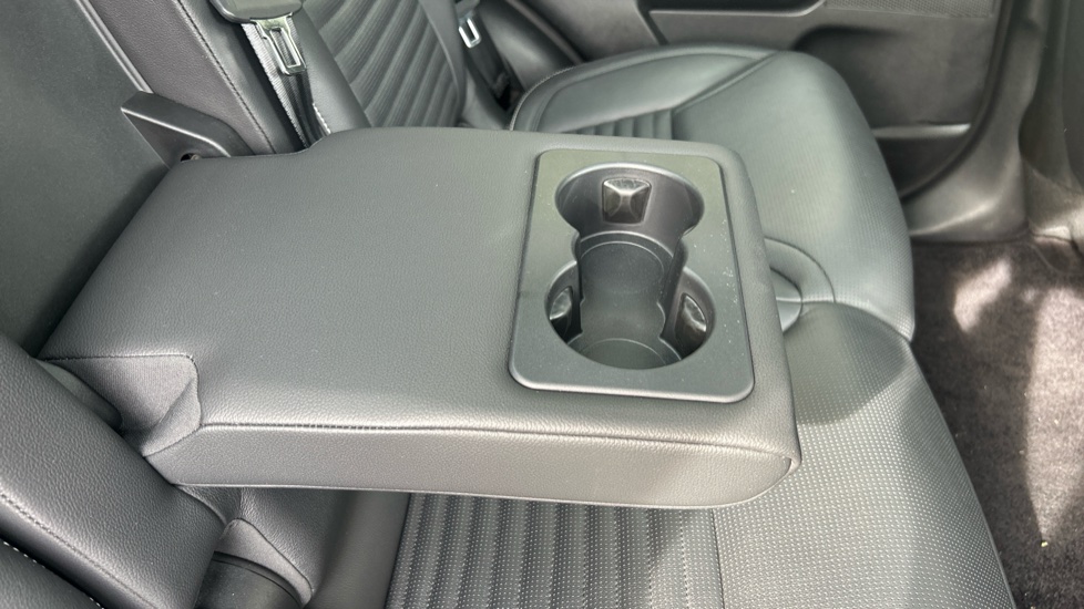 Land Rover Discovery 3.0 D250 R-Dynamic S 5dr Auto Diesel Station Wagon - Image 32