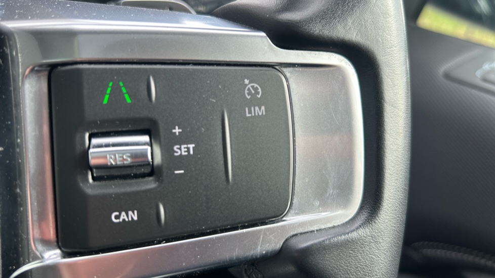 Land Rover Discovery 3.0 D250 R-Dynamic S 5dr Auto Diesel Station Wagon - Image 39
