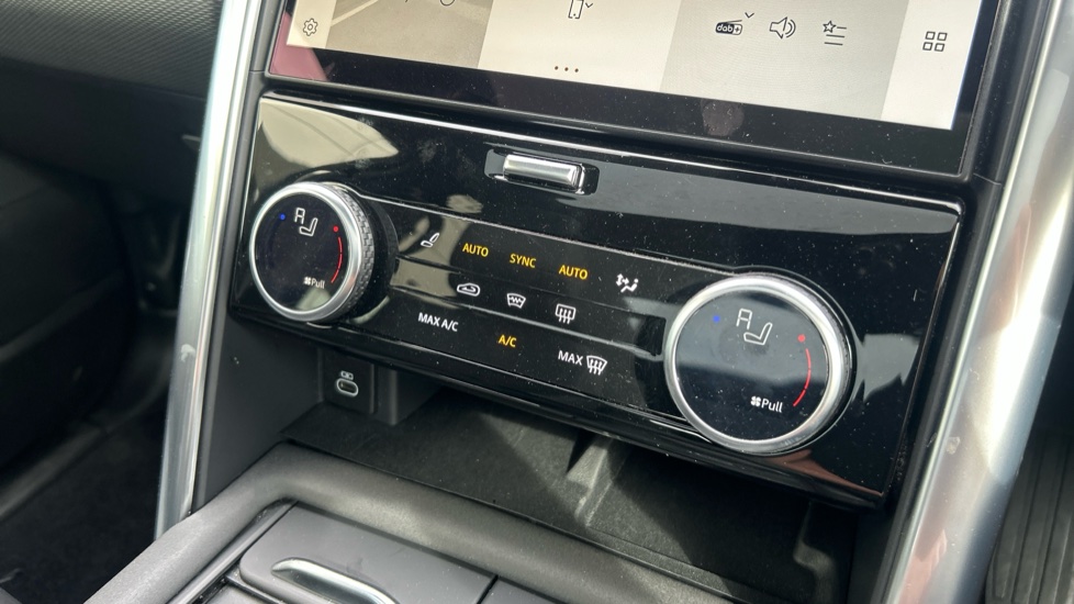 Land Rover Discovery 3.0 D250 R-Dynamic S 5dr Auto Diesel Station Wagon - Image 42