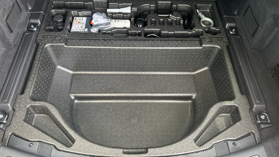 Land Rover Discovery Sport 2.0 D200 Urban Edition 5dr Auto [5 Seat] Diesel Station Wagon - Image 31