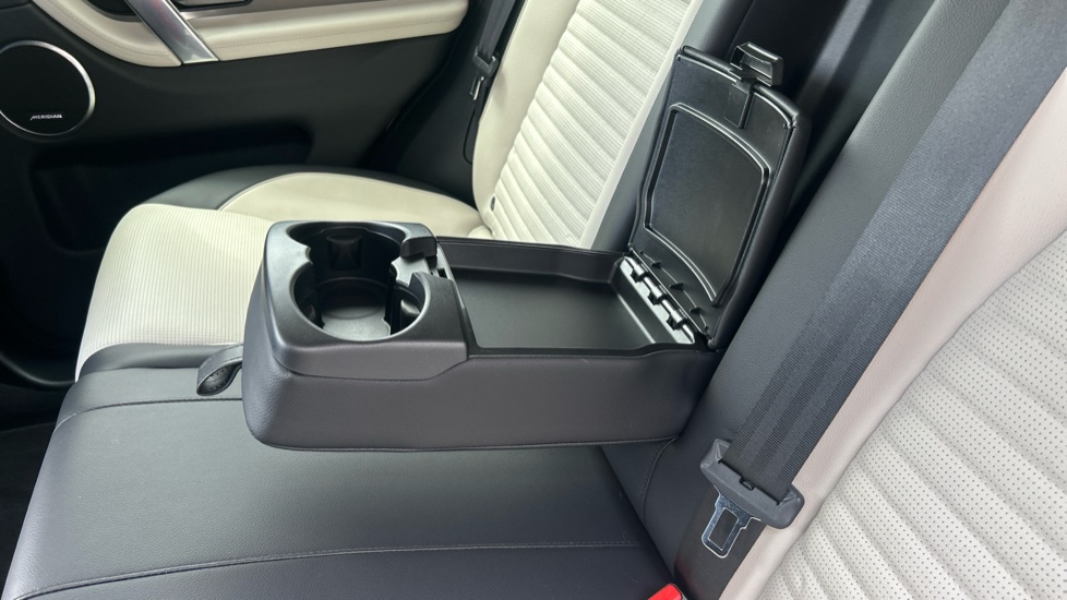 Land Rover Discovery Sport 2.0 D200 Urban Edition 5dr Auto [5 Seat] Diesel Station Wagon - Image 37