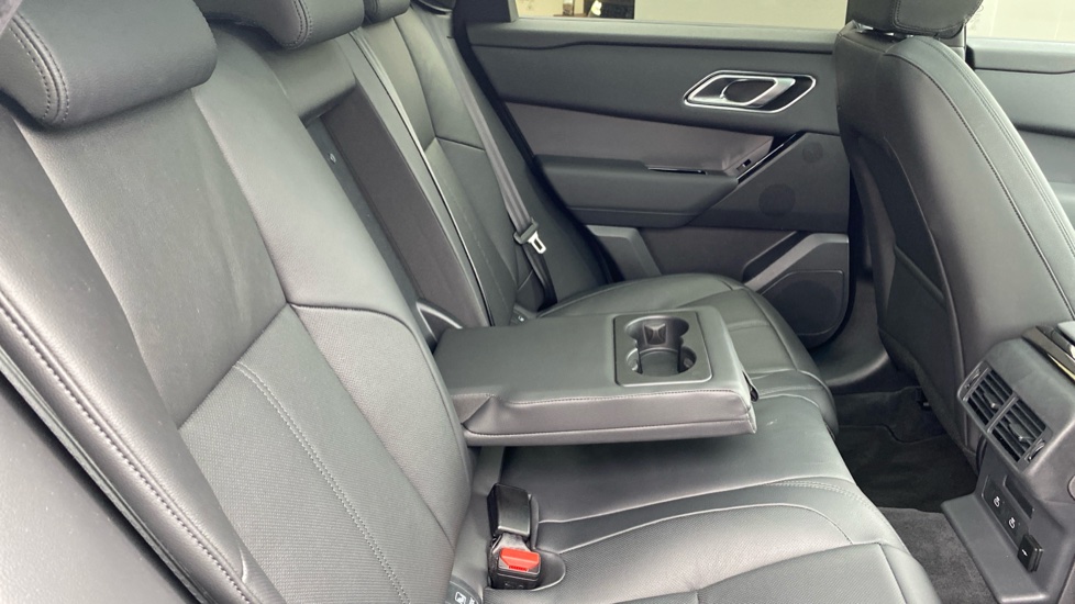 Land Rover Range Rover Velar 2.0 D200 MHEV Dynamic SE 5dr Auto Diesel Estate - Image 25
