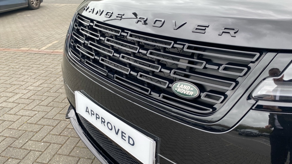 Land Rover Range Rover Velar 2.0 D200 MHEV Dynamic SE 5dr Auto Diesel Estate - Image 33