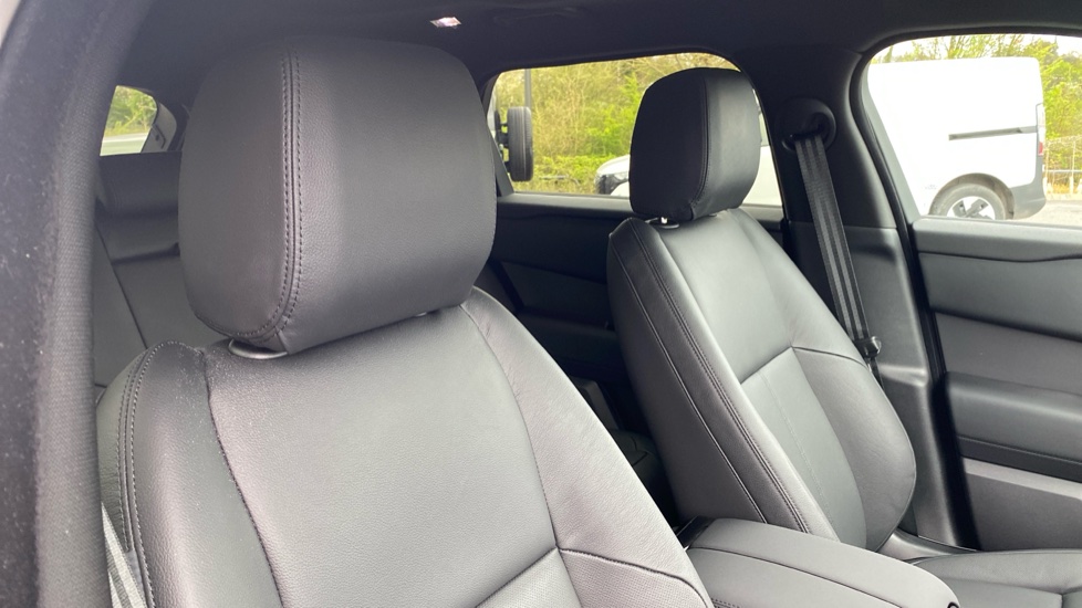 Land Rover Range Rover Velar 2.0 D200 MHEV Dynamic SE 5dr Auto Diesel Estate - Image 38
