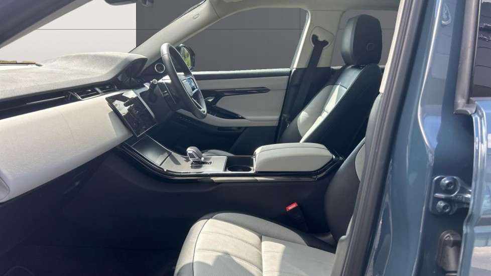 Land Rover Range Rover Evoque 2.0 D200 Dynamic SE 5dr Auto Diesel Hatchback - Image 3