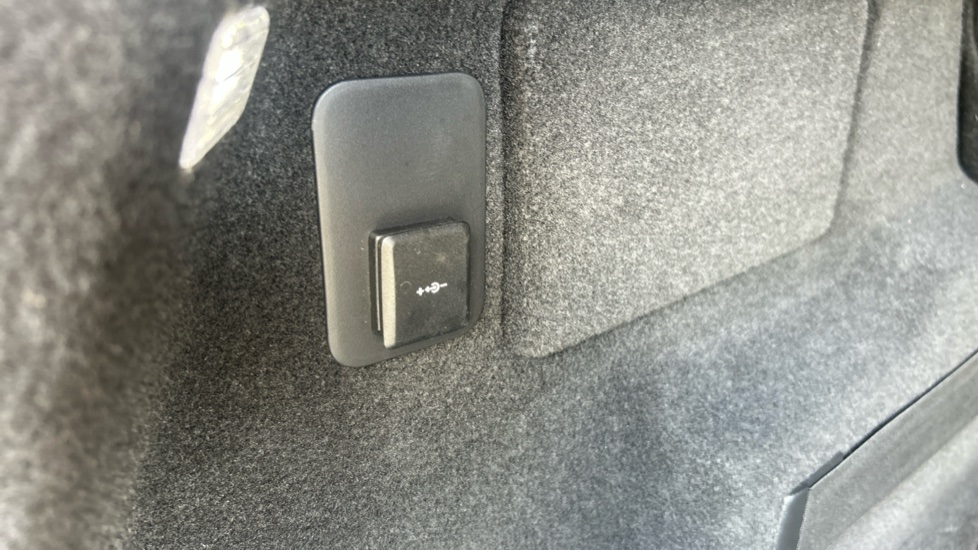 Land Rover Range Rover Evoque 2.0 D200 Dynamic SE 5dr Auto Diesel Hatchback - Image 31