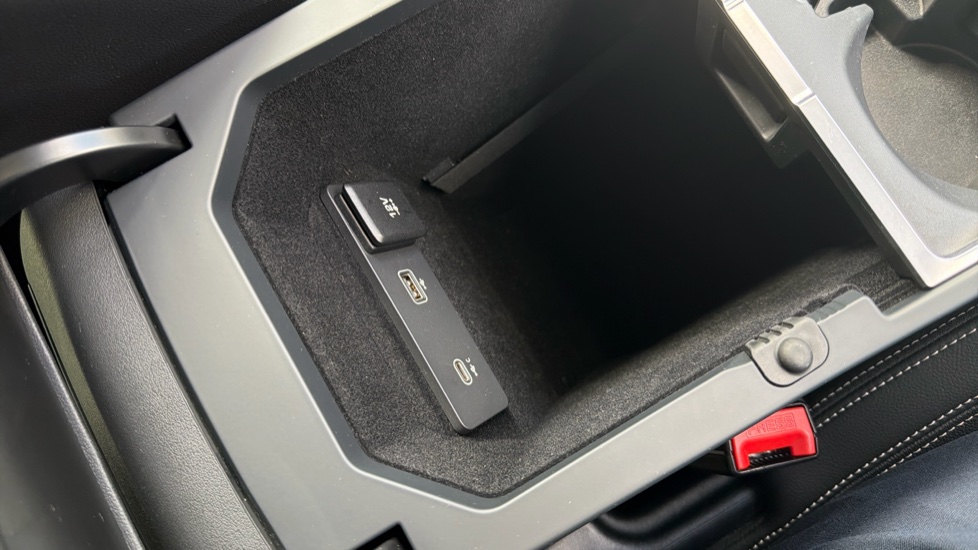 Jaguar I-Pace 294kW EV400 R-Dynamic SE Black 90kWh 5dr Auto Electric Estate - Image 41