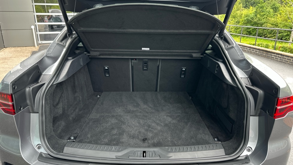 Jaguar I-Pace 294kW EV400 HSE Black 90kWh 5dr Auto 11kW Charger Electric Estate - Image 10