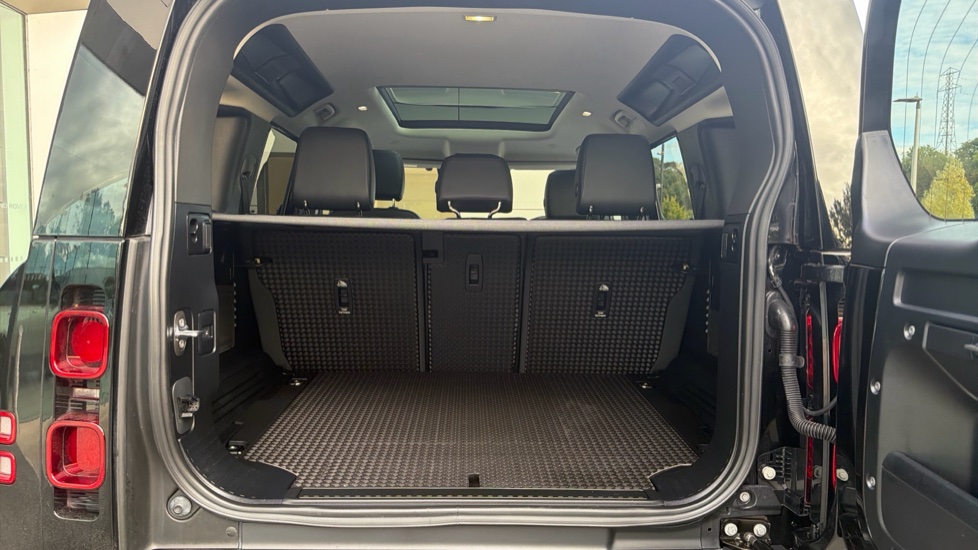 Land Rover Defender 3.0 D250 XS Edition 110 5dr Auto Diesel Estate - Image 9