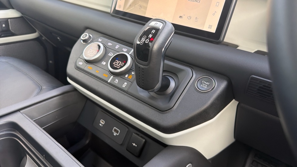 Land Rover Defender 3.0 D250 XS Edition 110 5dr Auto Diesel Estate - Image 12