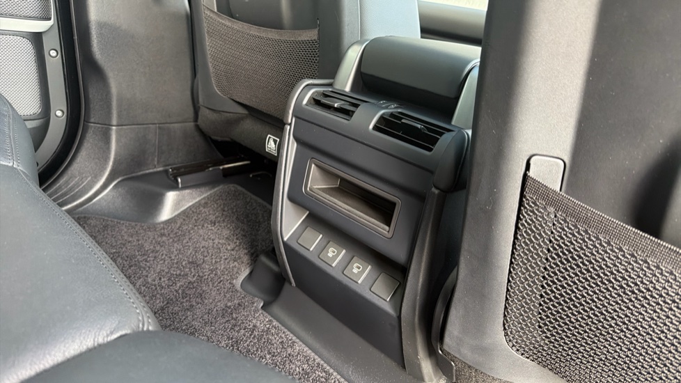 Land Rover Defender 3.0 D250 XS Edition 110 5dr Auto Diesel Estate - Image 17