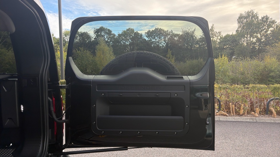 Land Rover Defender 3.0 D250 XS Edition 110 5dr Auto Diesel Estate - Image 22