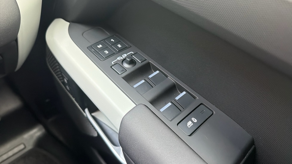 Land Rover Defender 3.0 D250 XS Edition 110 5dr Auto Diesel Estate - Image 45