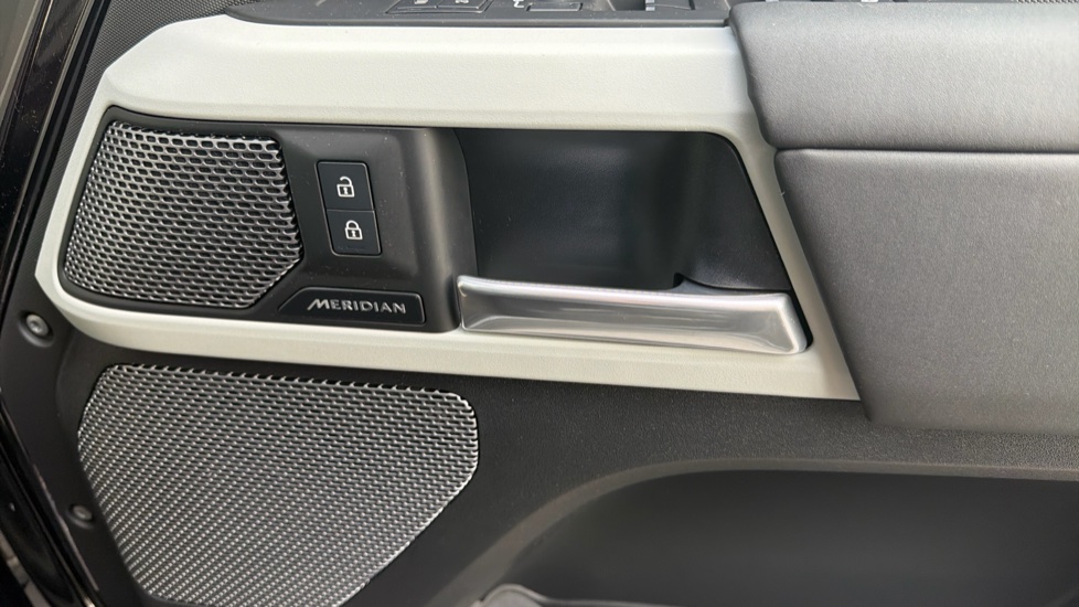Land Rover Defender 3.0 D250 XS Edition 110 5dr Auto Diesel Estate - Image 46
